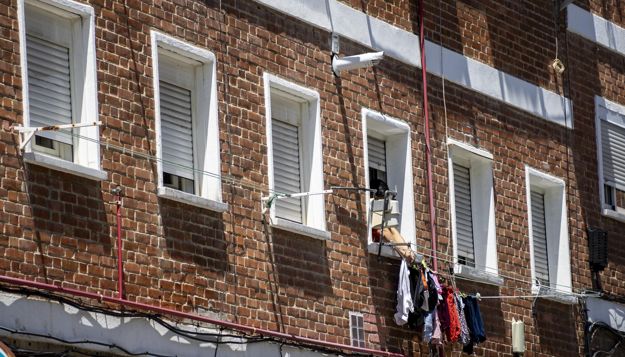 Carabanchel Matilde Hernandez ventana ropa